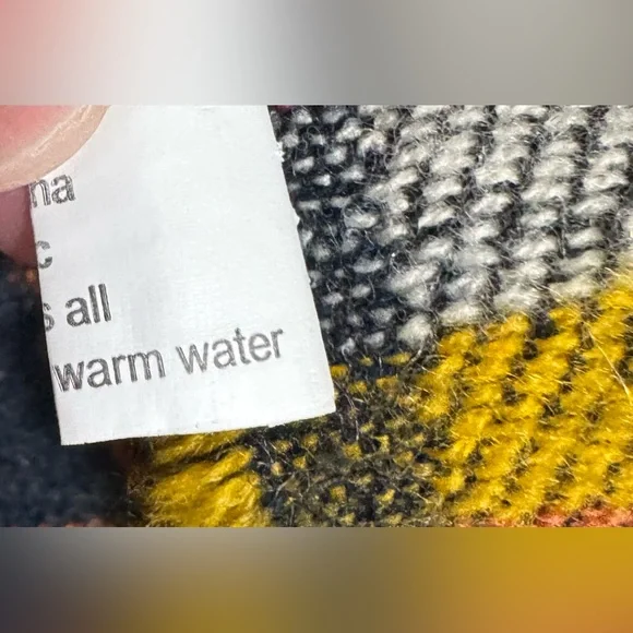 Southwestern Style Geometric Patterned Shawl/Button Closure Fringe Size OS - Picture 9 of 9